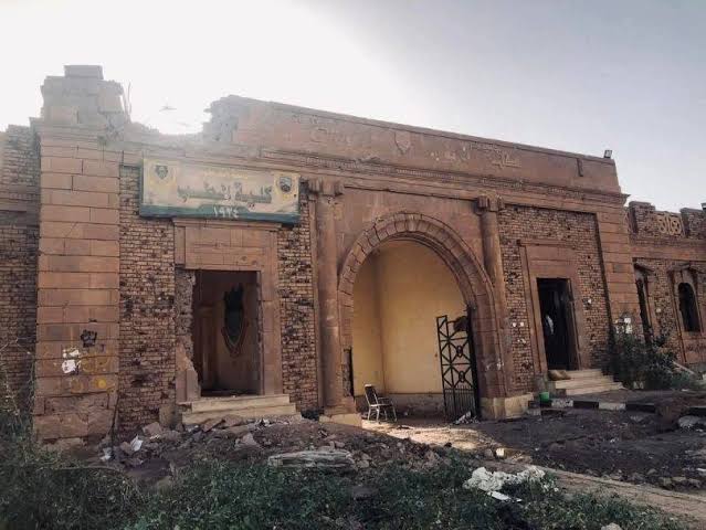 أساتذة طب الخرطوم يلوحون باستقالات جماعية وتأجيل الامتحانات