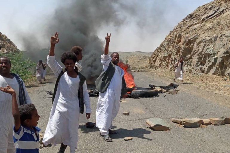 محتجون يغلقون طريقاً قومياً في شرق السودان احتجاجاً على انقطاع الكهرباء