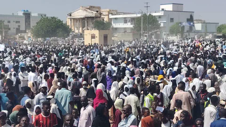 مواكب في نيالا لدعم حكومة السلام والدعوة إلى وقف الحرب