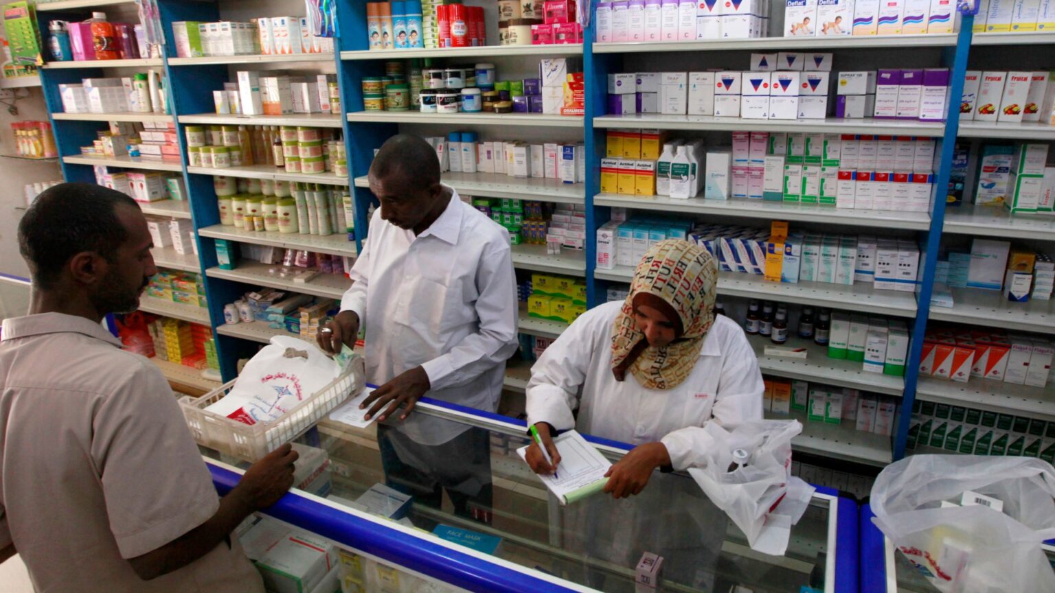 أزمة الدواء في السودان.. توقف الاستيراد يهدد المرضى